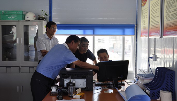 yl6776�������ŵ�ίίԱ�����»���ϯ������ͬ־��չ�����������������м�ʹ������������˶�