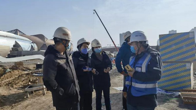 ���������˾�������һ�߼�ʵح����ʱ������������� Σ����ͷ���Ե�Ա��ɫ