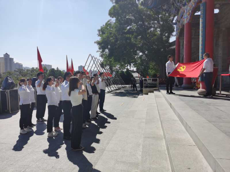 ���Ż��صڶ���֧������ľԺ��һ��֧����չ<br/>������Ѥ�������������������к�ɫ�������⵳���߽�Թ����˶�