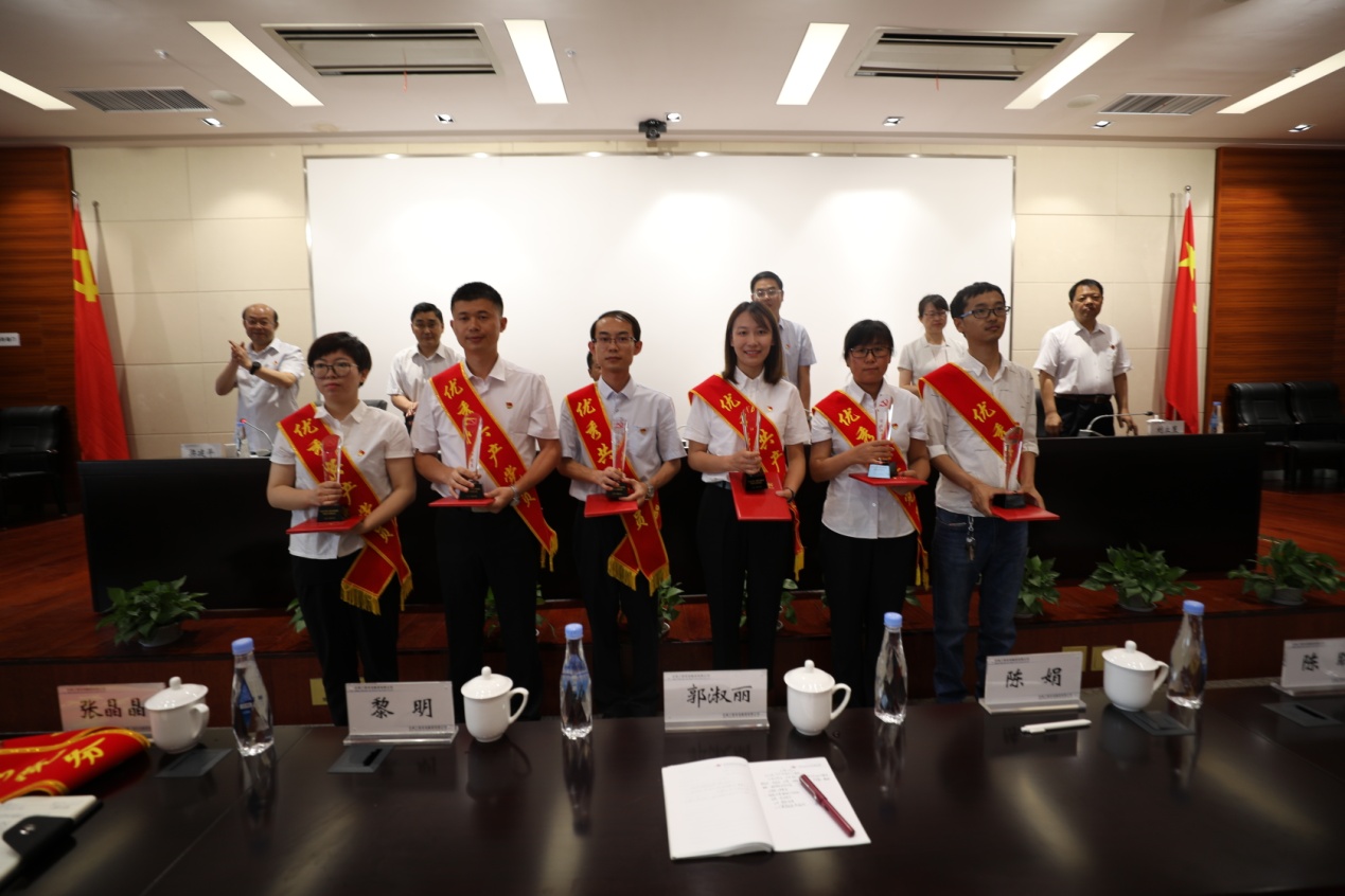 J:������վ�����������鵳Ⱥ���赳������.jpg